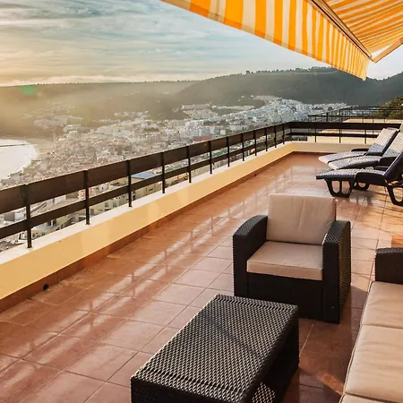 With A Stunning View Over セシンブラ