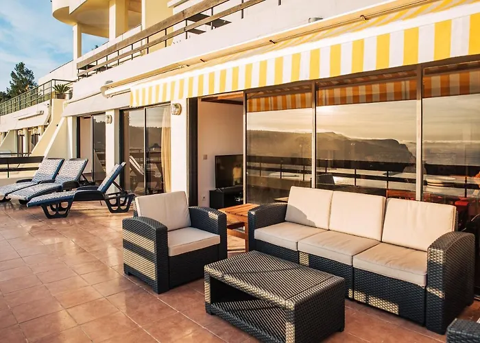 With A Stunning View Over アパート セシンブラ