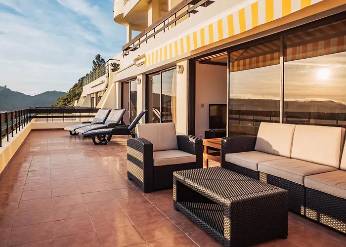 With A Stunning View Over アパート セシンブラ